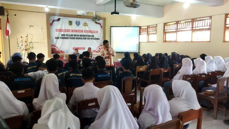 Agar Pelajar Tidak Terpapar Paham Radikalisme & Sikap Intoleransi, Polri Gelar Wawasan Kebangsaan Di SMK Negeri 1 Pedan